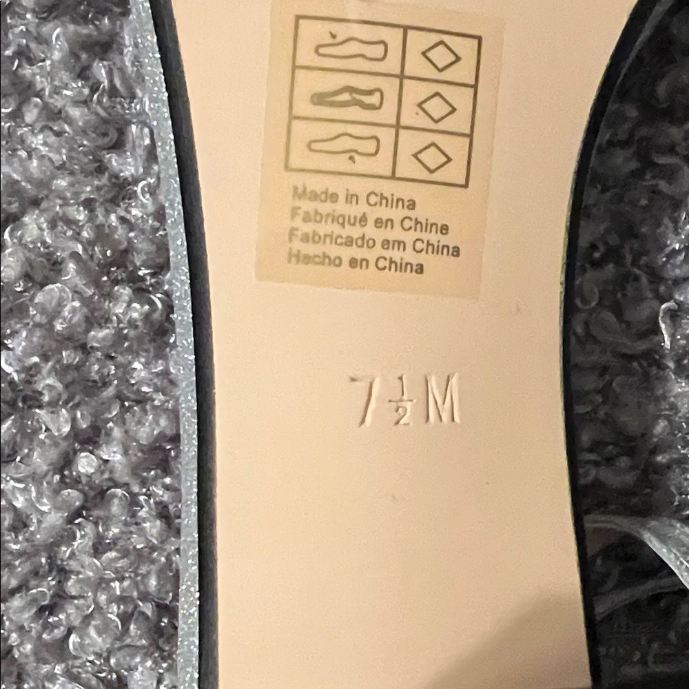 Benjamin Walk Silver Heels - Picture 4 of 6
